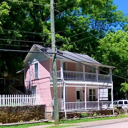 The Pink House On Main - Lower Eureka Springs Exterior foto